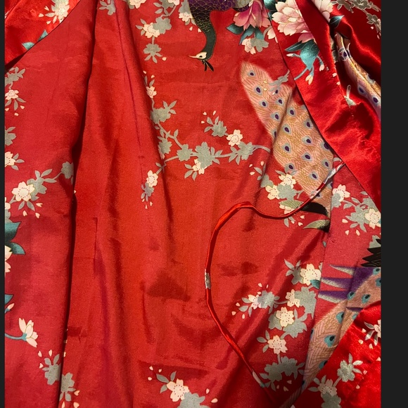 Red with birds and flowers shiny satin kimono like robe NWOT - Picture 9 of 12